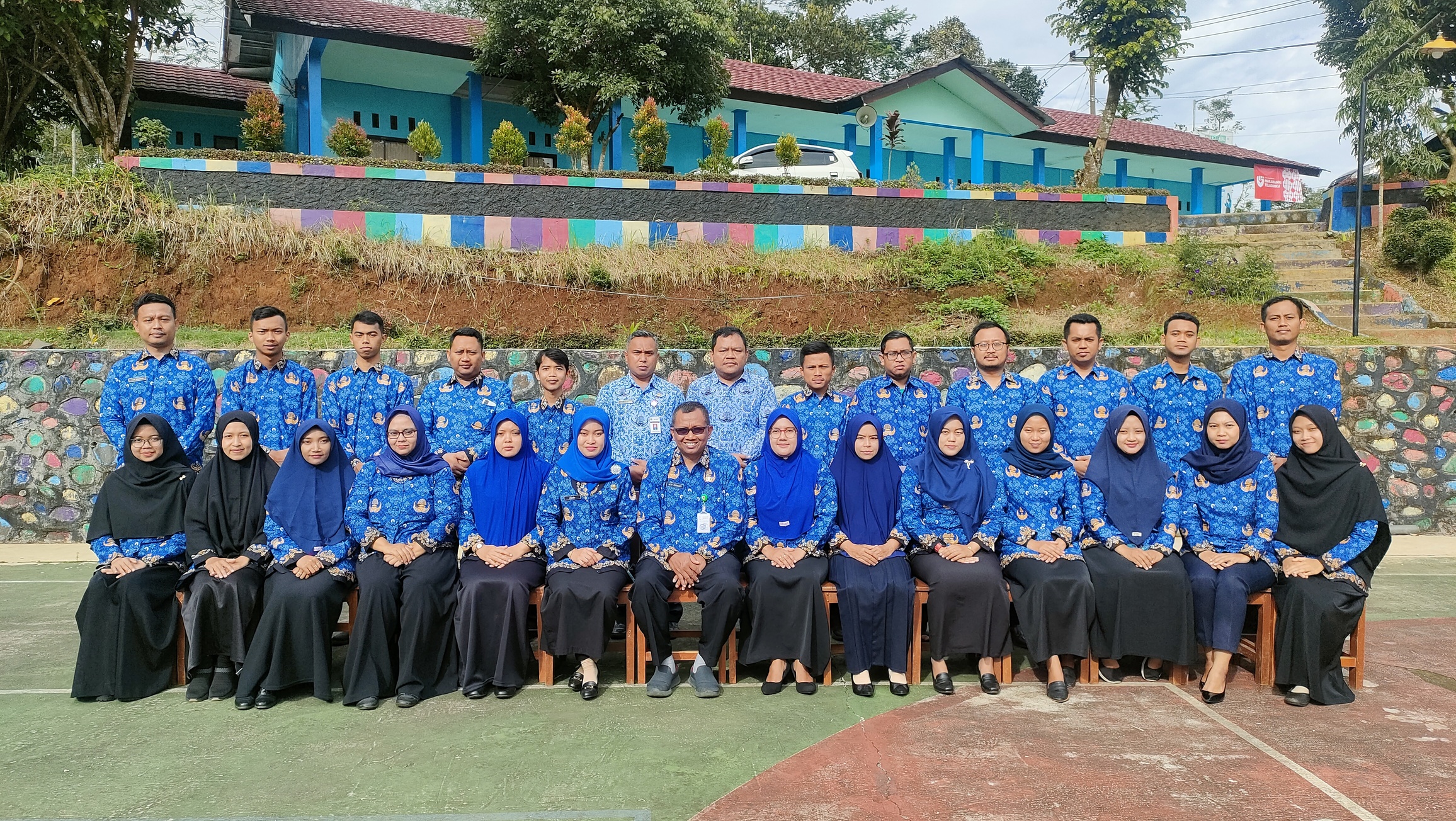 image slide Guru dan Karyawan