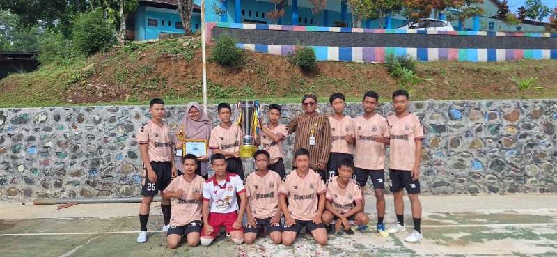 img seremonial-kemenangan-liga-futsal-2024