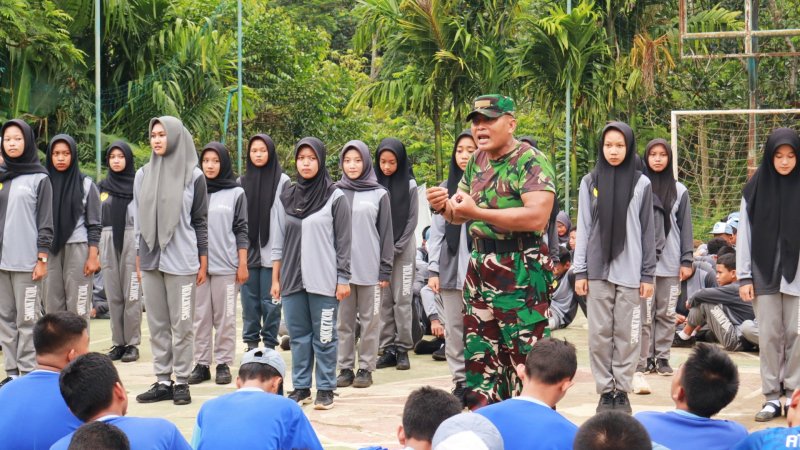 PERKUAT KARAKTER TIM KESISWAAN SMKN 7 KENDAL ADAKAN PEMBINAAN MENTAL DAN KEDISIPLINAN
