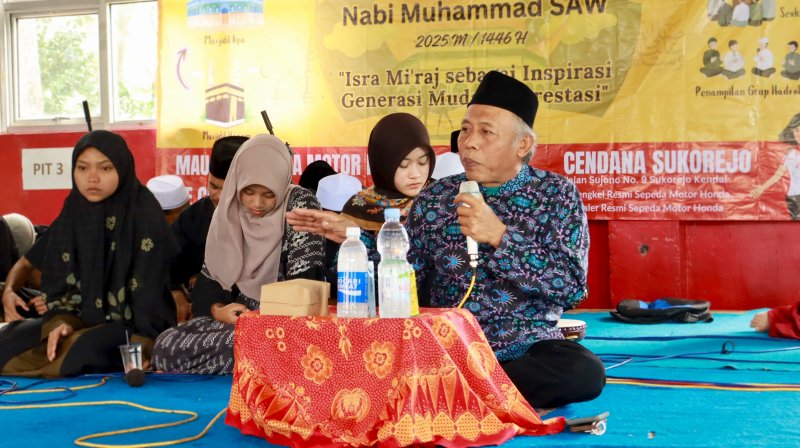 Peringatan Isra’ Miraj Nabi Muhammad 1445 H SMK Negeri 7 Kendal Lantunan Sholawat merdu Hipnotis Hadirin