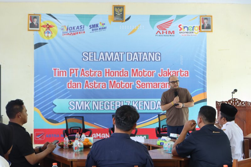 Kunjungan Kerja Tim PT Astra Motor Jakarta ke sekolah binaan Safety Riding