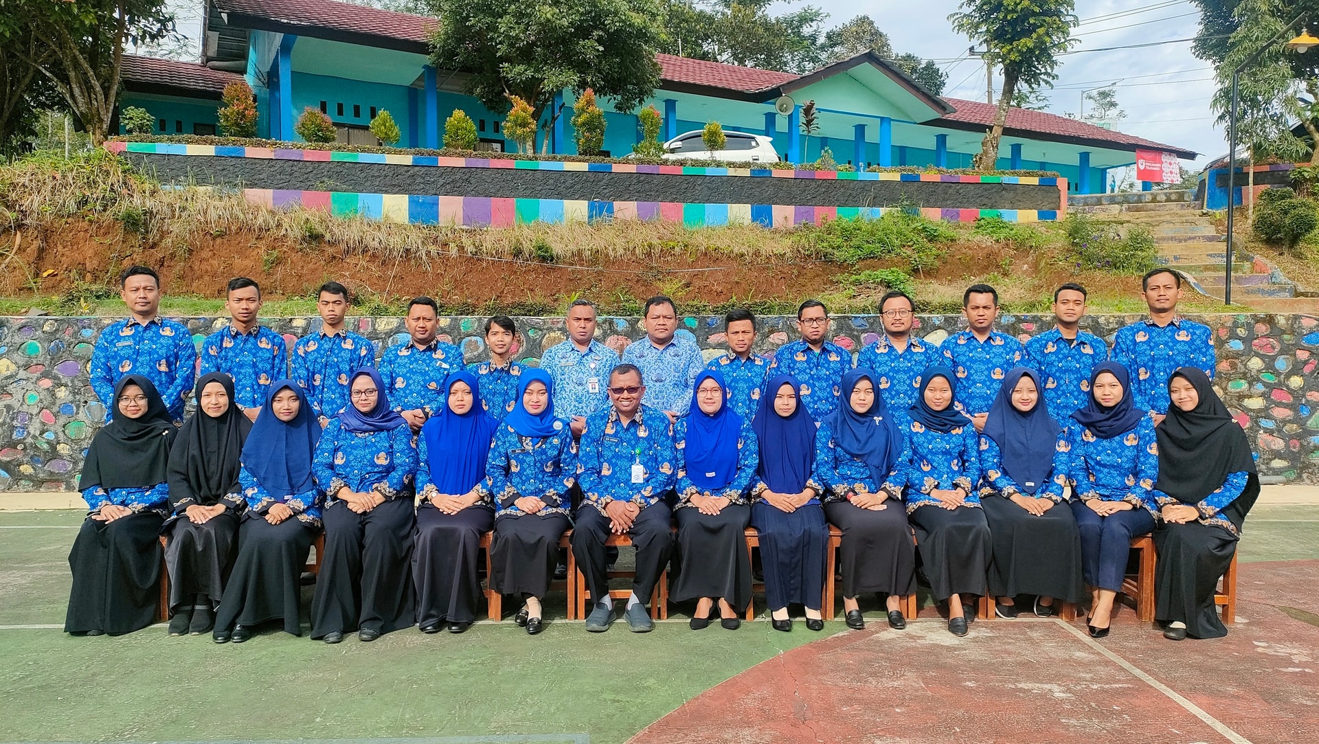 image slide Guru dan Karyawan