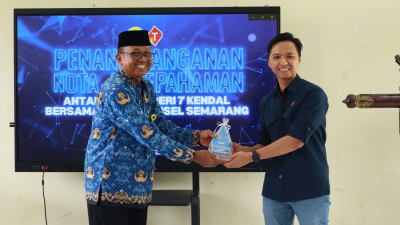MoU Kerjasama SMKN 7 Kendal bersama PT Telkomsel